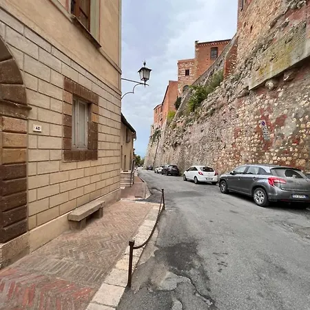 Nelle Terre Del Vino Nobile * Montepulciano Stazione